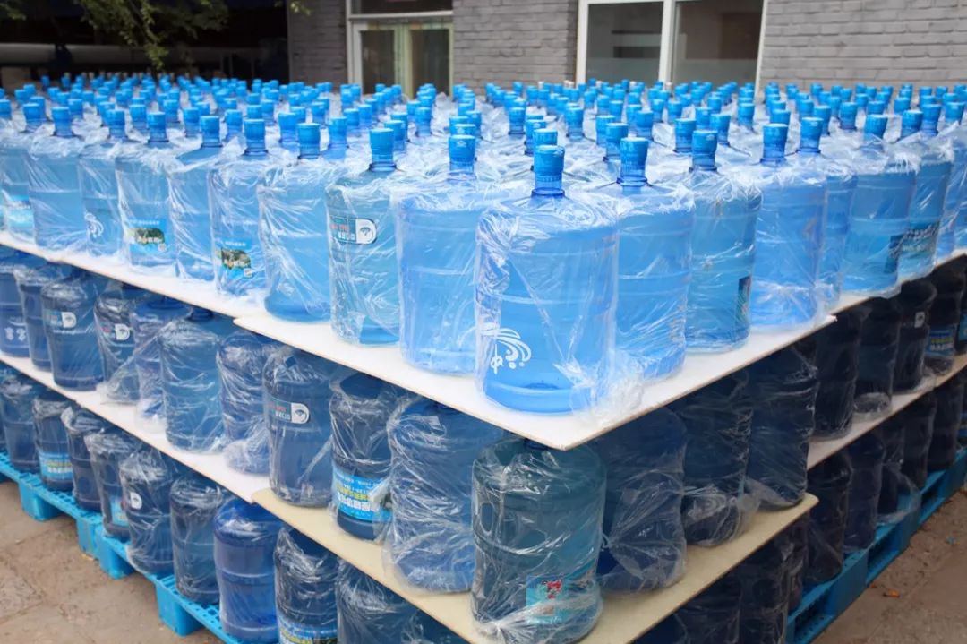 門頭溝礦泉水廠免費送桶裝水！40斤一桶，輕松拎走！